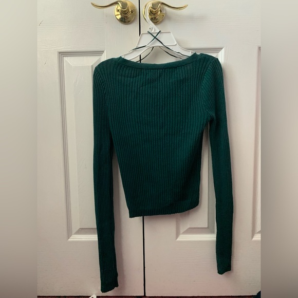 Aeropostale women’s v neck form fitting sweater. Forest green size small - Picture 2 of 3